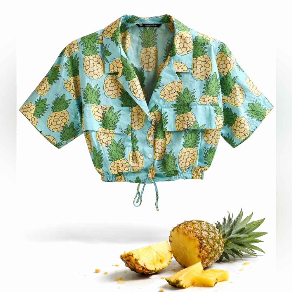 🍍Zara Blue Pineapple Print Crop Shirt Size XS